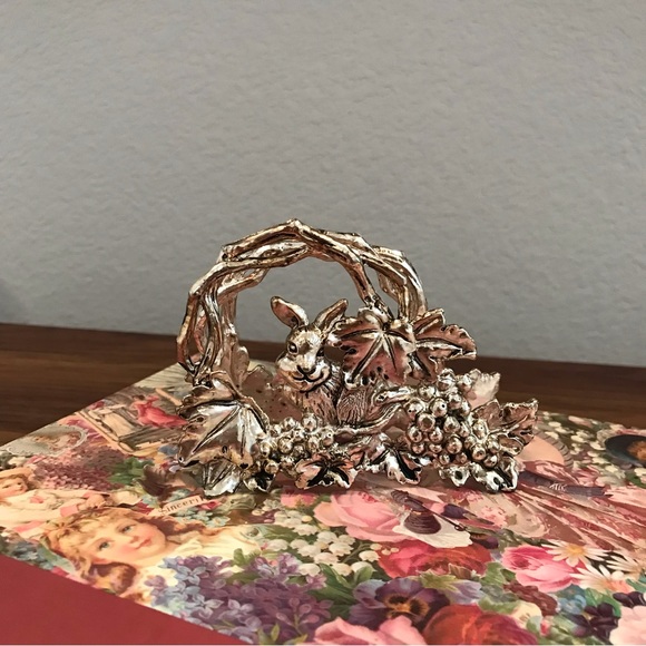 🔻🔻🔻sale Vintage 1996 Arthur Court rabbit/ bunny upright napkin holder. - Picture 3 of 8